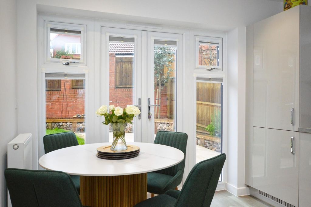 Property photo 3 of 20 Kitchen/Dining Room