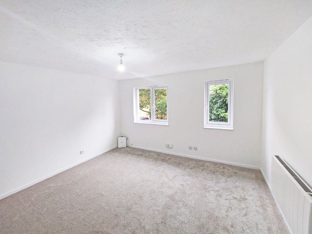 Property photo 3 of 10 4692674