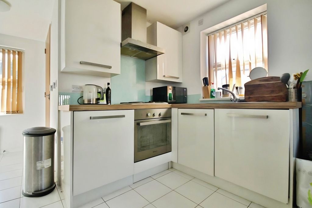 Property photo 2 of 6 Kitchen