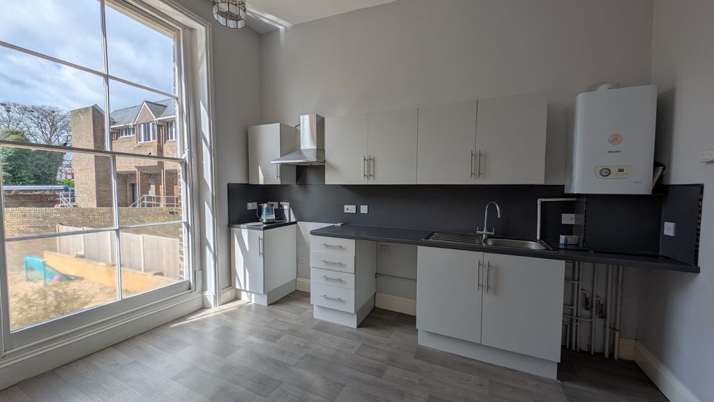 Property photo 2 of 8 Picture 2