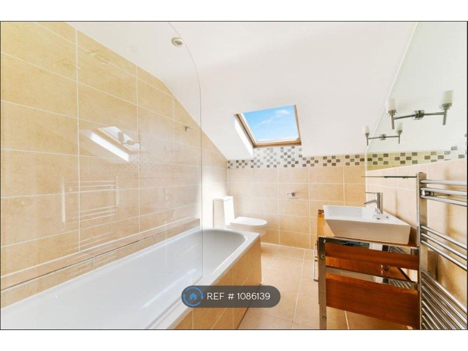 Property photo 2 of 8 Bathroom