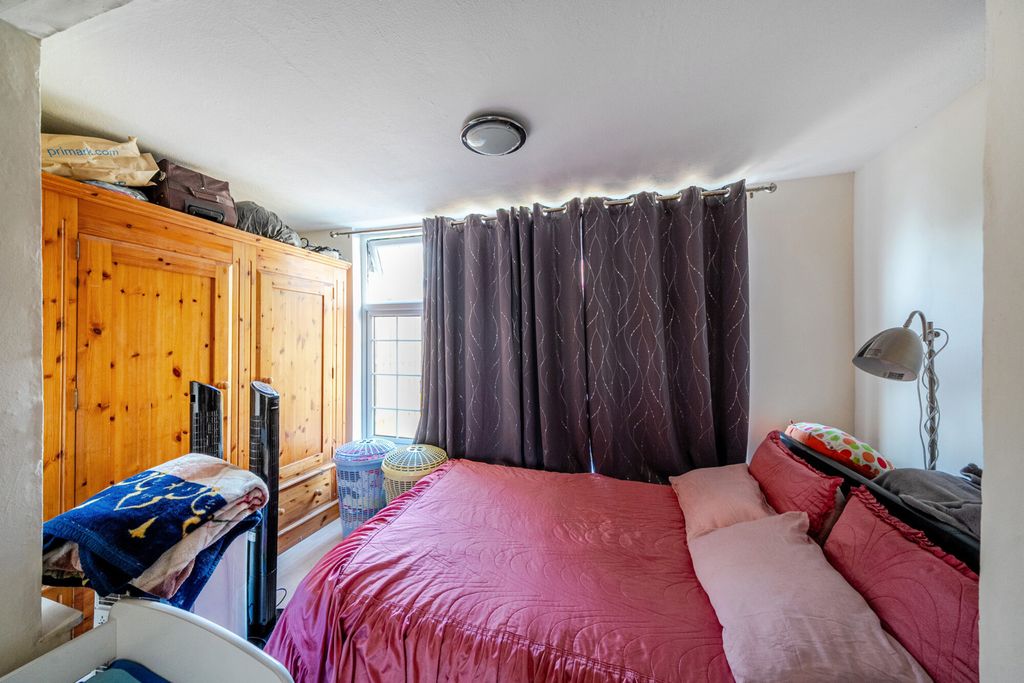 Property photo 3 of 10 Bedroom