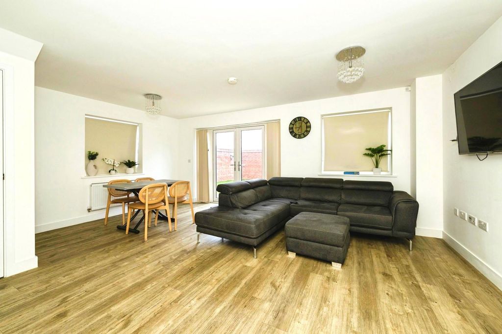 Property photo 3 of 16 Pbox-Img.Jpg