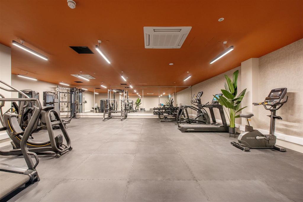 Property photo 3 of 4 Virginia House Aylesbury_005.Jpg