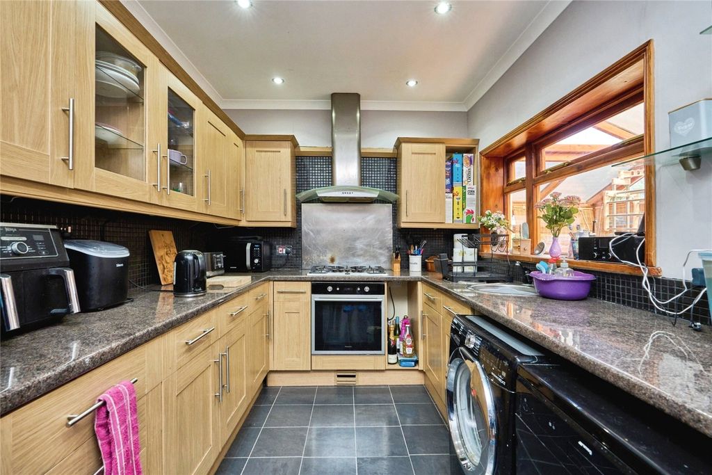 Property photo 3 of 18 Kitchen/Diner
