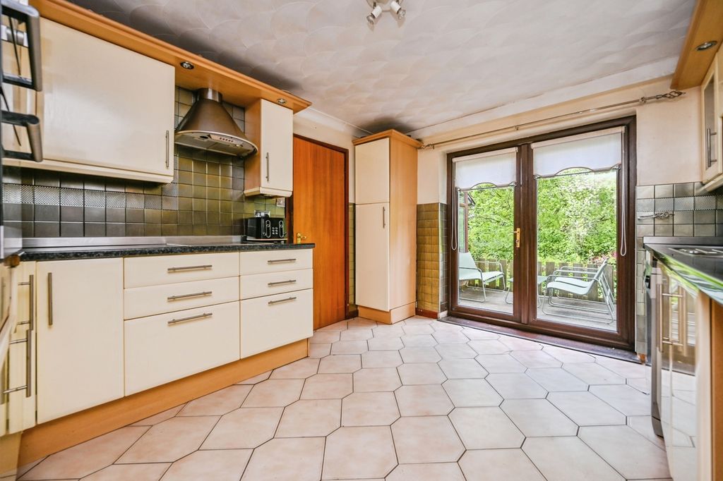 Property photo 2 of 8 Dining Kitchen