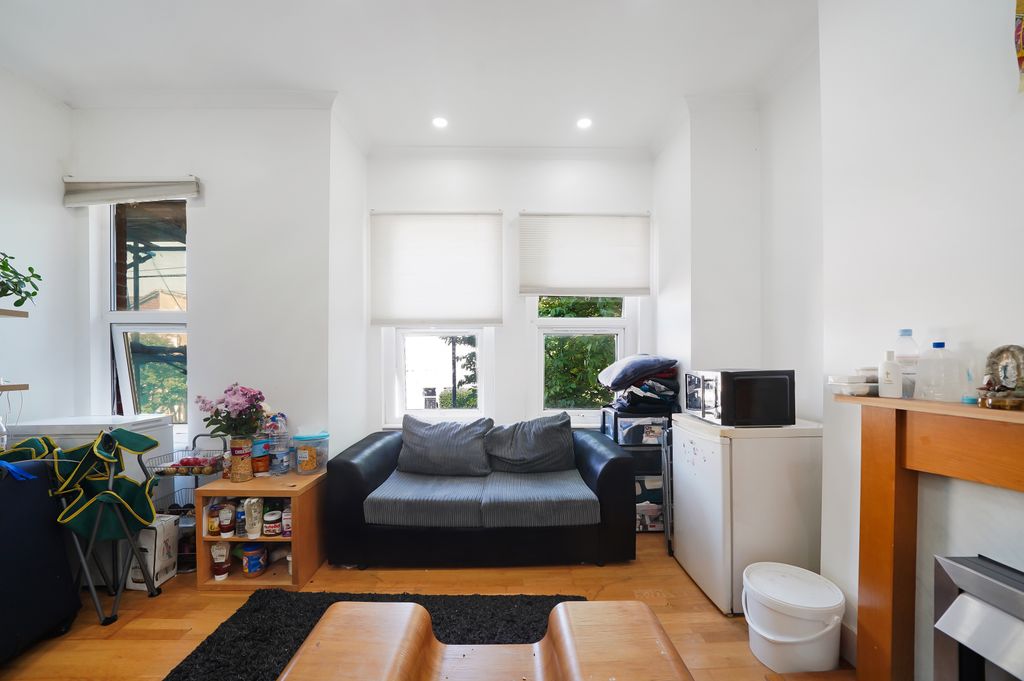 Property photo 3 of 12 7