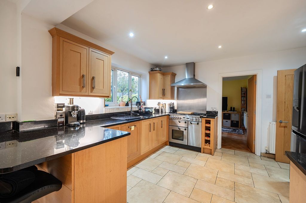 Property photo 3 of 25