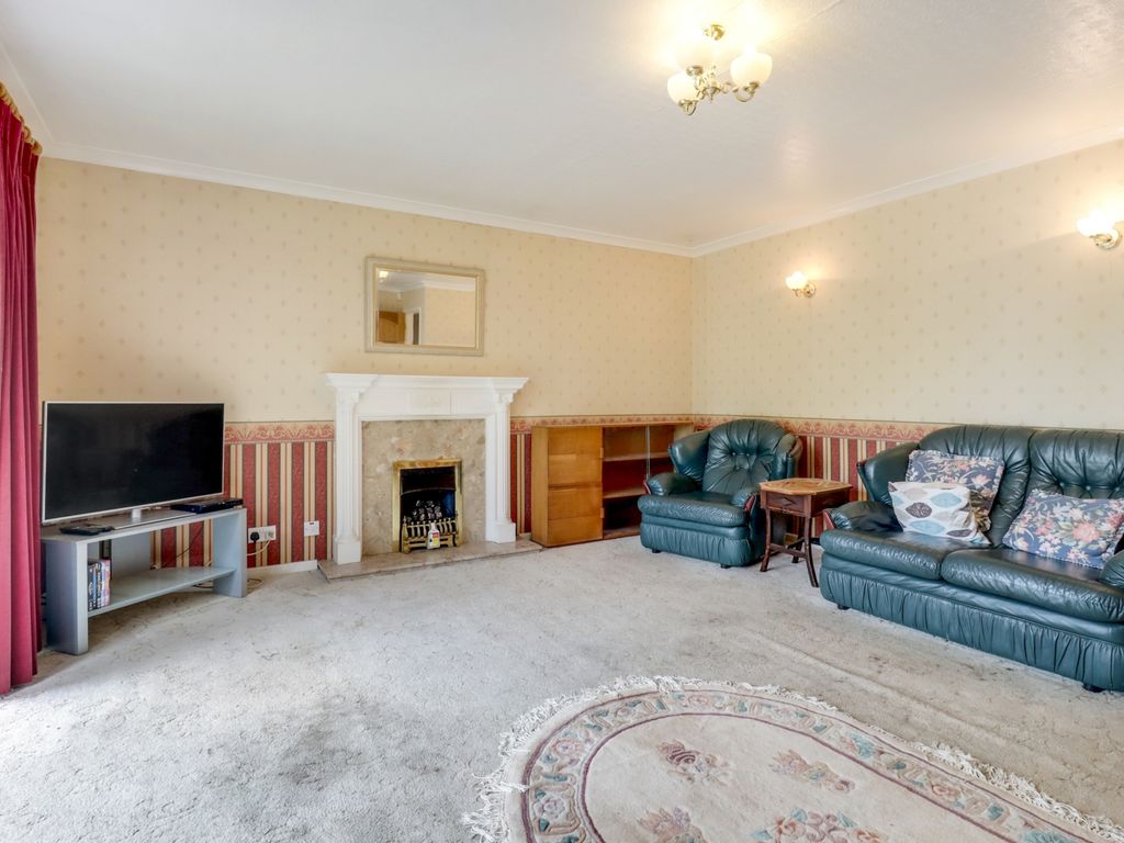 Property photo 2 of 21 Living-Room