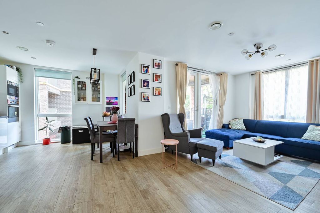 Property photo 2 of 14