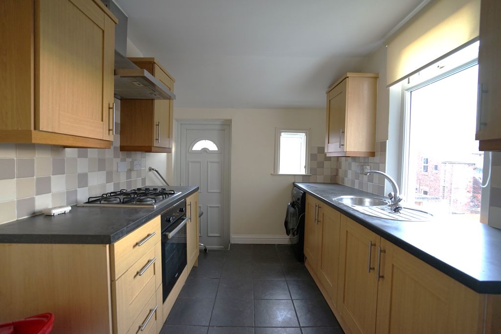 Property photo 2 of 7 Kitchen