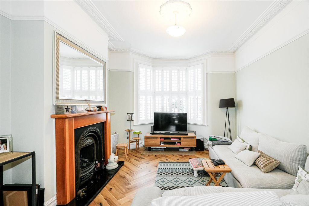 Property photo 2 of 27