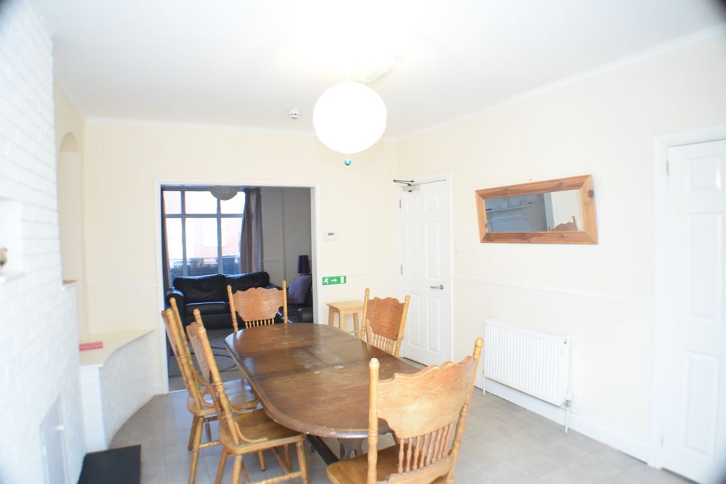Property photo 3 of 9 Dining Room