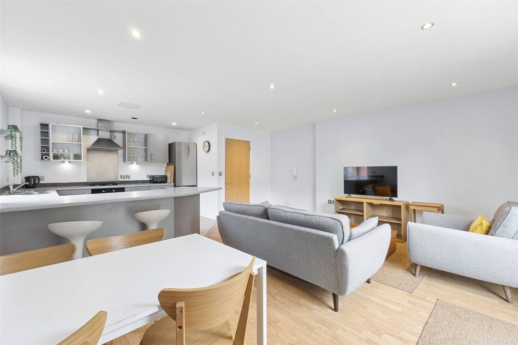 Property photo 3 of 13 Kitchen/Sitting Room