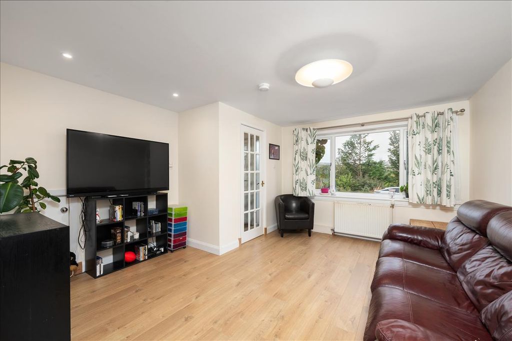 Property photo 2 of 26