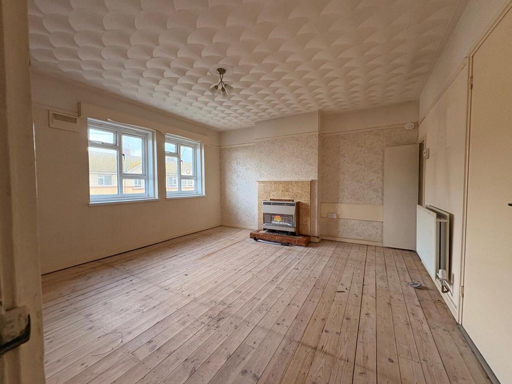 Property photo 2 of 21 Living Room