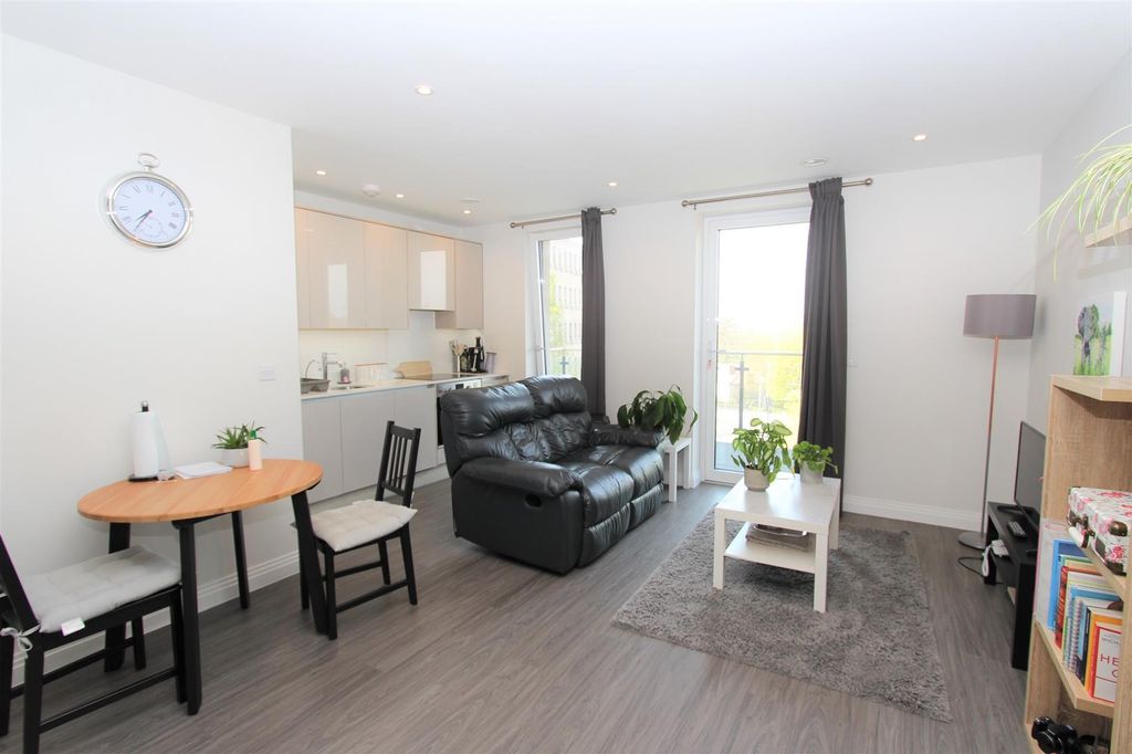 Property photo 3 of 8