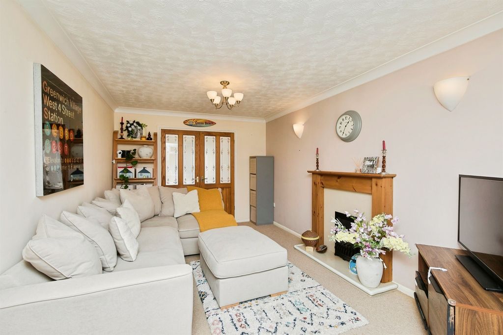 Property photo 3 of 16