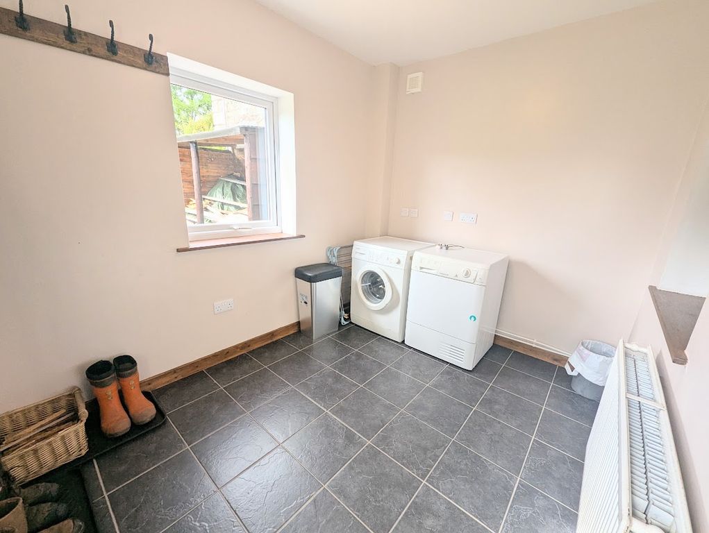 Property photo 3 of 27