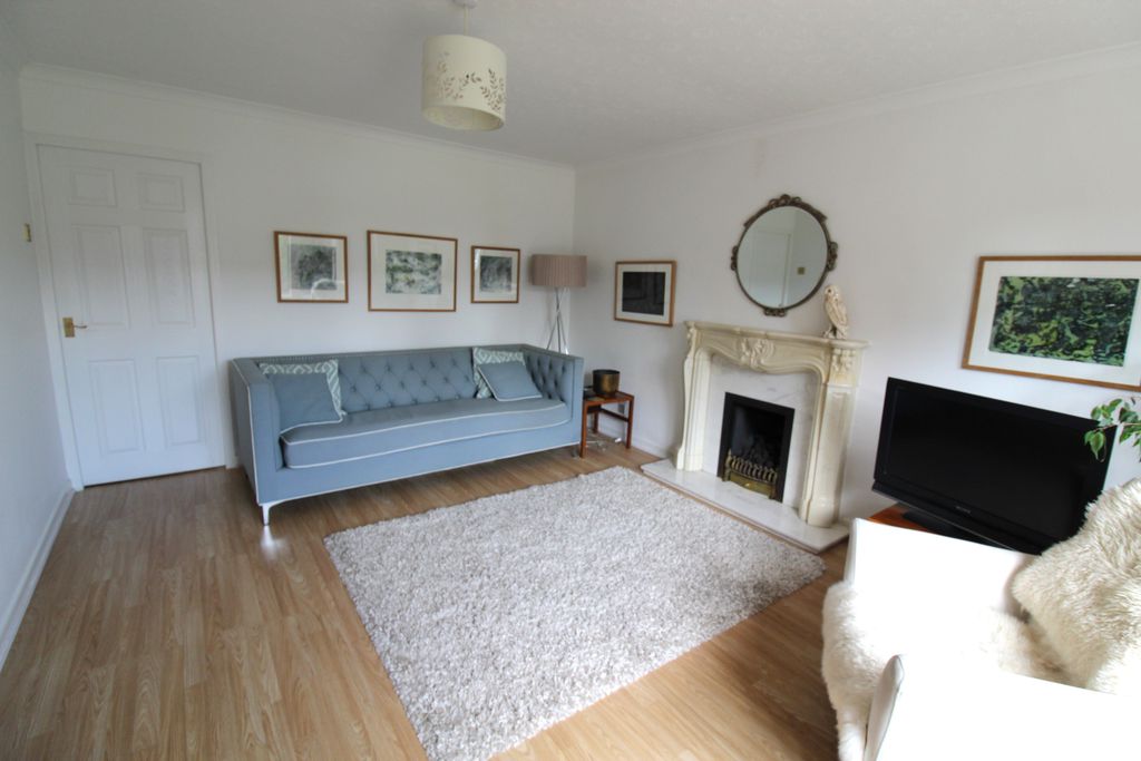 Property photo 3 of 19 Lounge