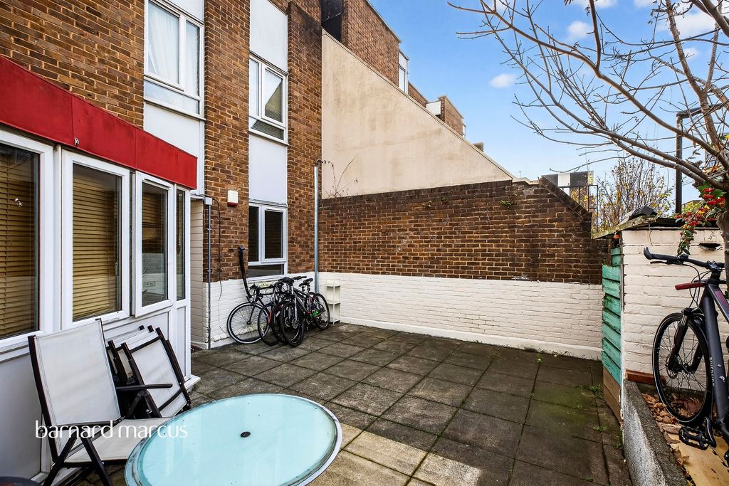 Property photo 3 of 12