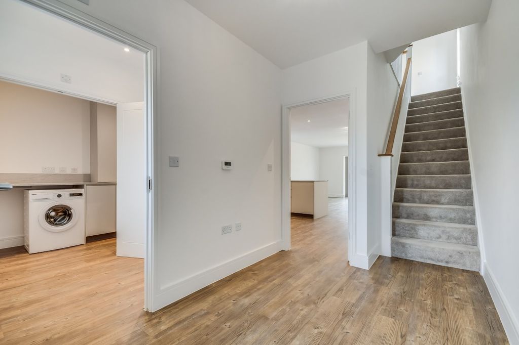 Property photo 2 of 12 Entrance Hall