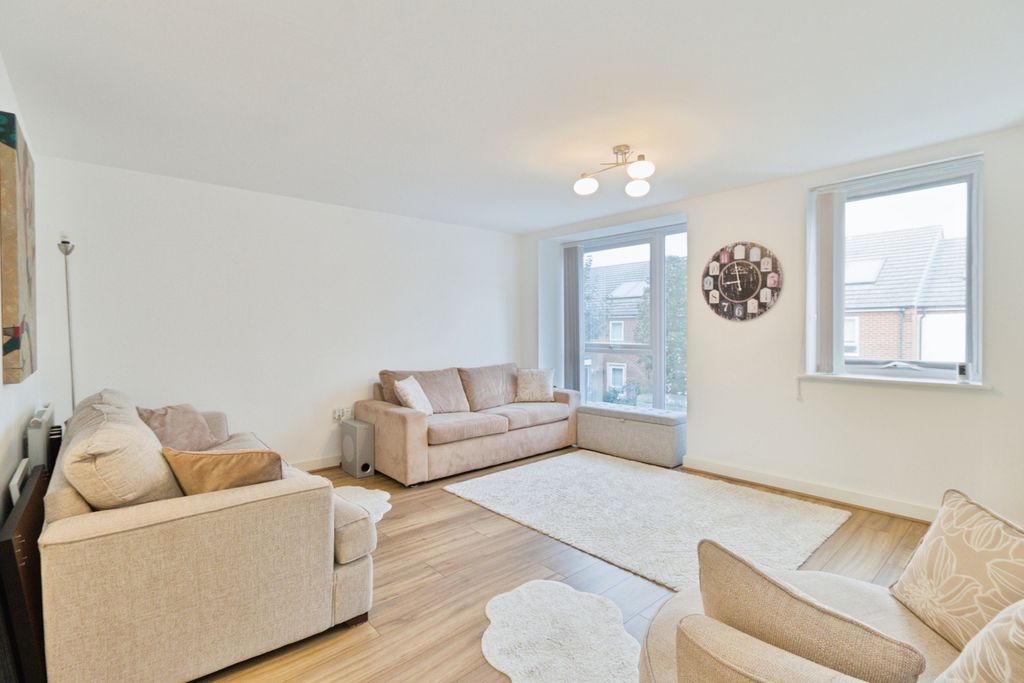 Property photo 2 of 18 Pbox-Img.Jpg