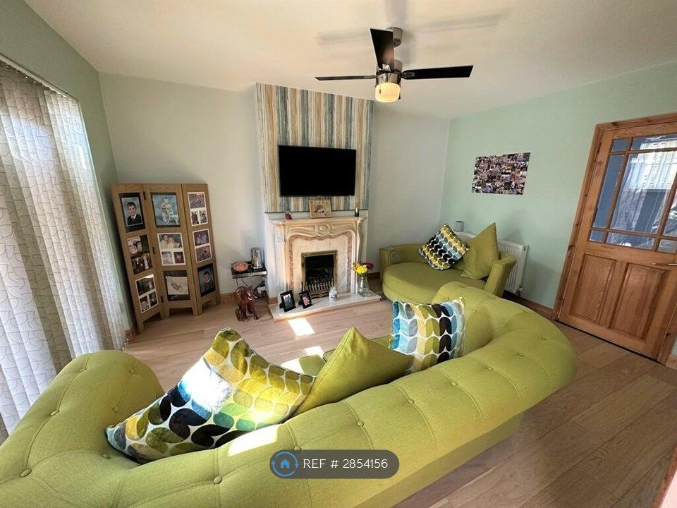 Property photo 3 of 18 Lounge