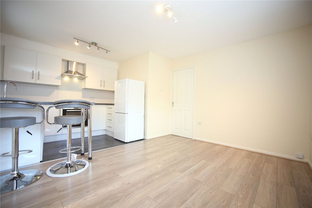 Property photo 3 of 8 Picture No. 24