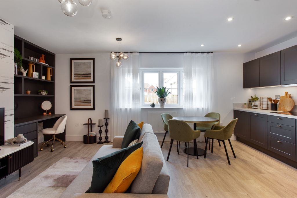 Property photo 2 of 11 64703_16 Seymour ...