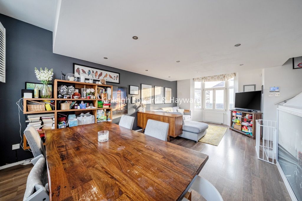 Property photo 1 of 17 Picture No. 03