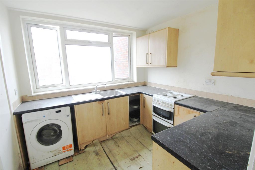 Property photo 3 of 9 3