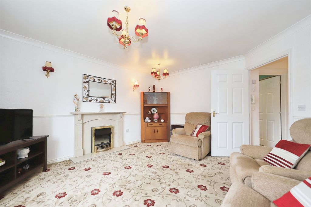Property photo 3 of 12