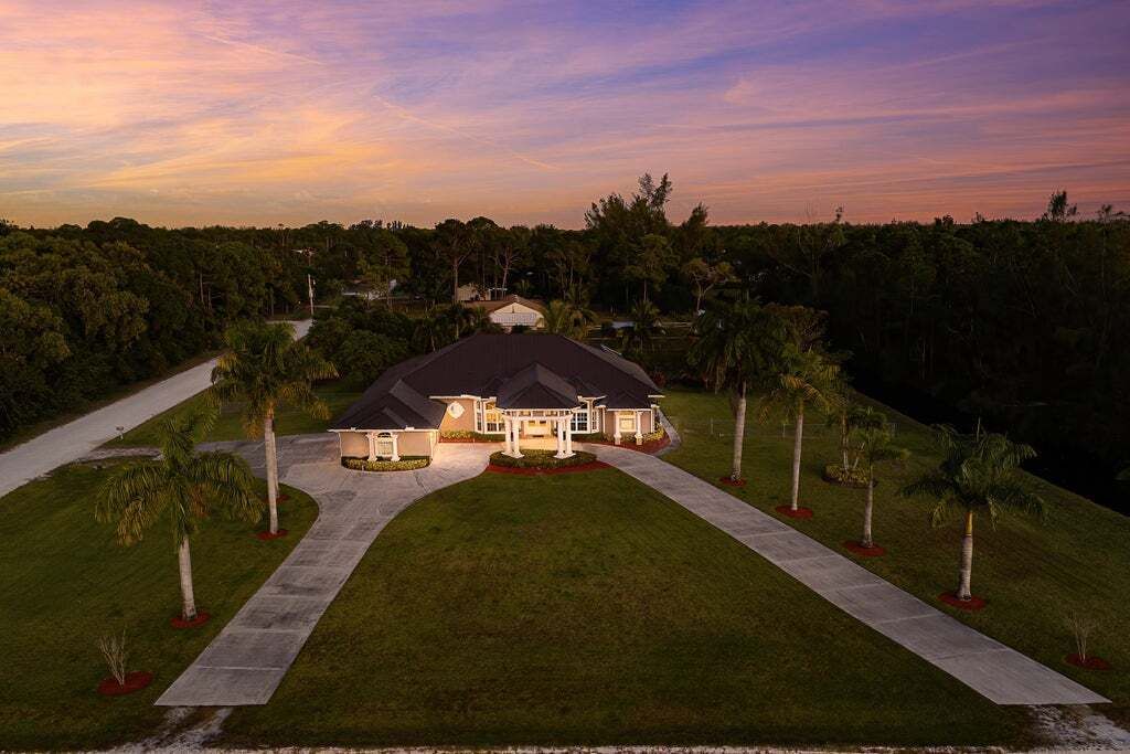 Property photo 1 of 2