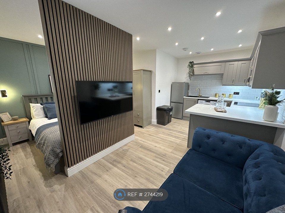 Property photo 3 of 13 Studio 11