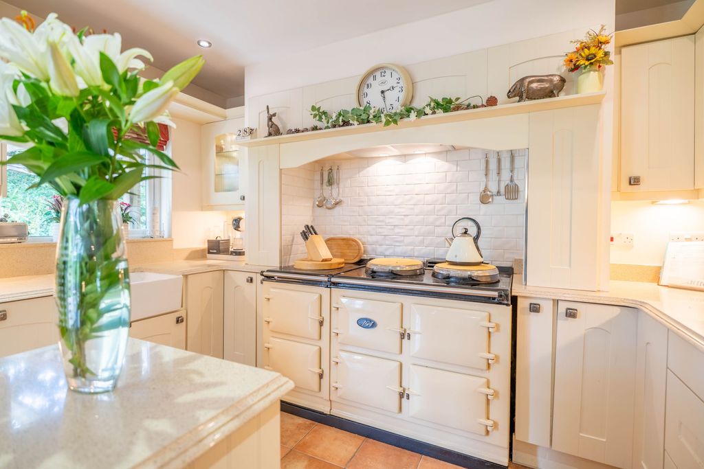 Property photo 3 of 49