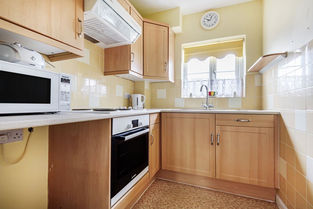 Property photo 3 of 8 Kitchen