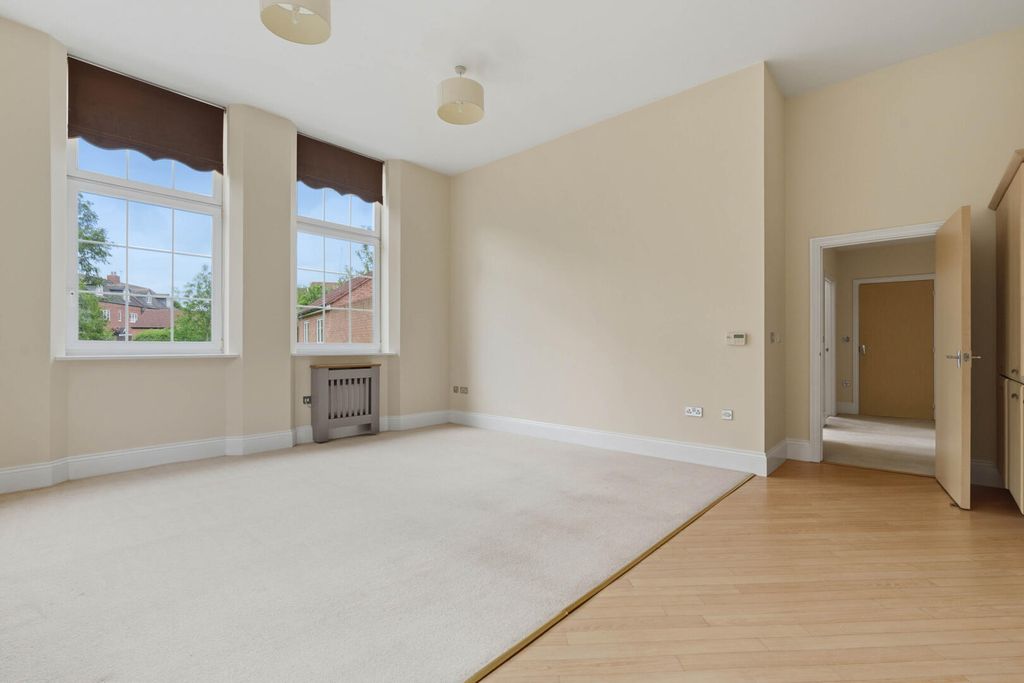 Property photo 3 of 20 Living Room