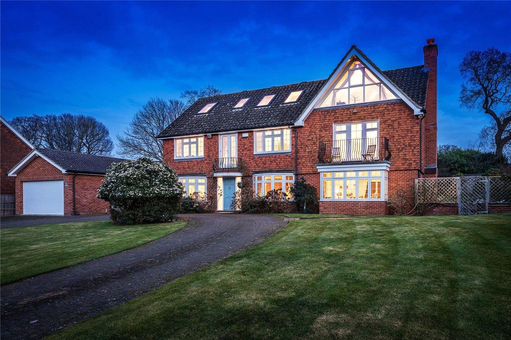 Property photo 1 of 34 Twilight