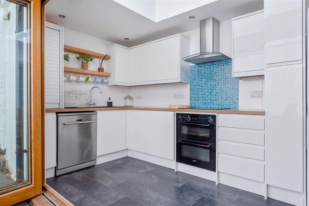 Property photo 2 of 12 Prospect Place_32.Jpg
