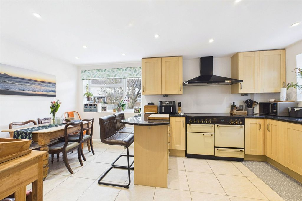 Property photo 2 of 14 Picture No. 21