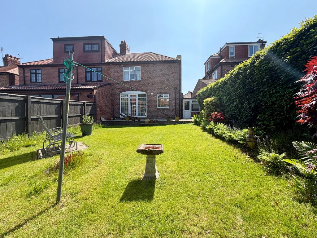 Property photo 3 of 13 Garden