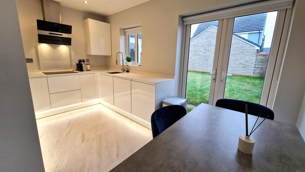 Property photo 2 of 18 Kitchen/Diner