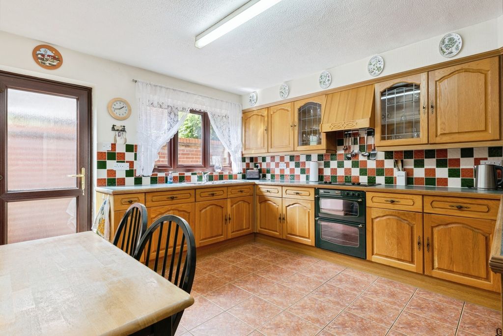 Property photo 3 of 18 Pbox-Img.Jpg
