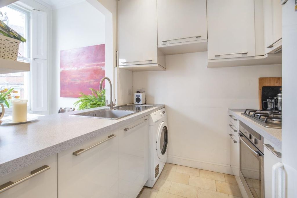 Property photo 3 of 6 Lettings Brook Green Blythe Road - Kitchen.Jpg