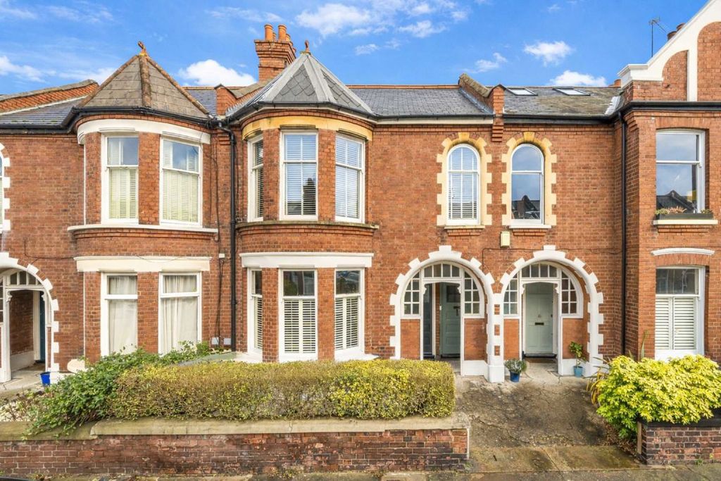 Property photo 1 of 9