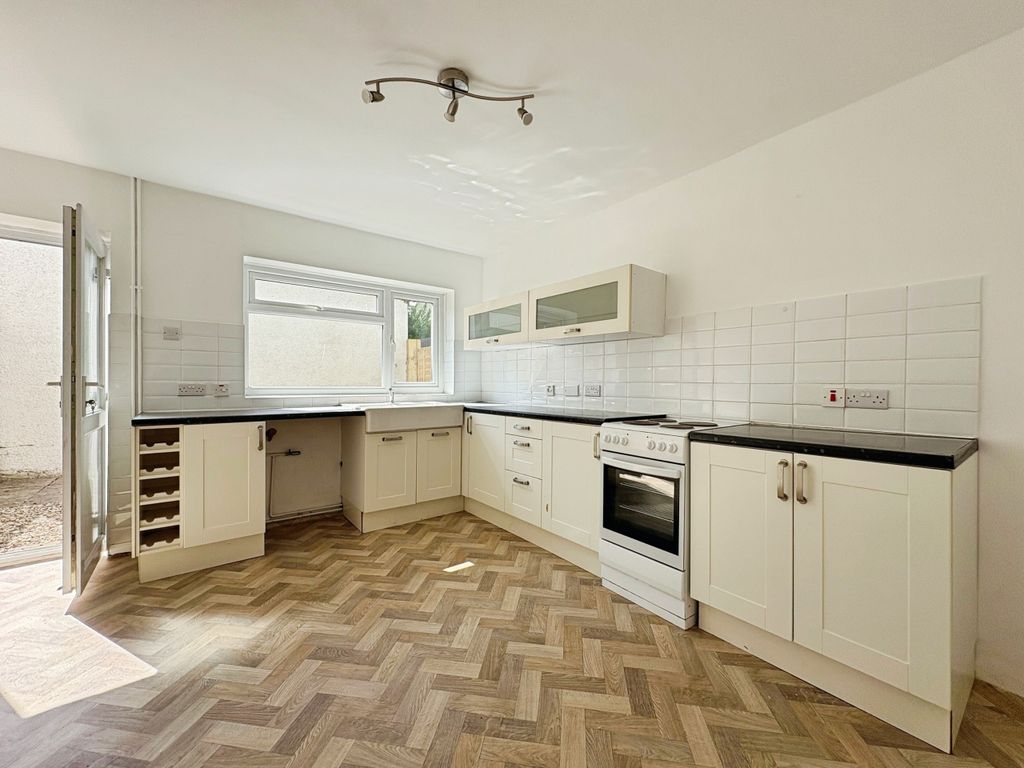 Property photo 3 of 21 Kitchen/Diner