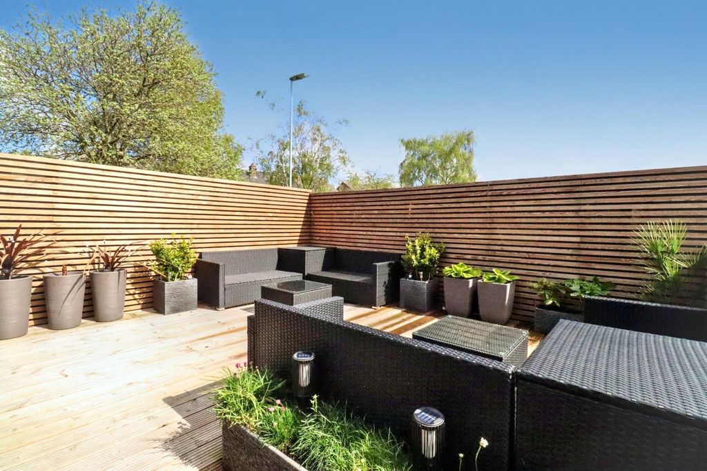 Property photo 2 of 25