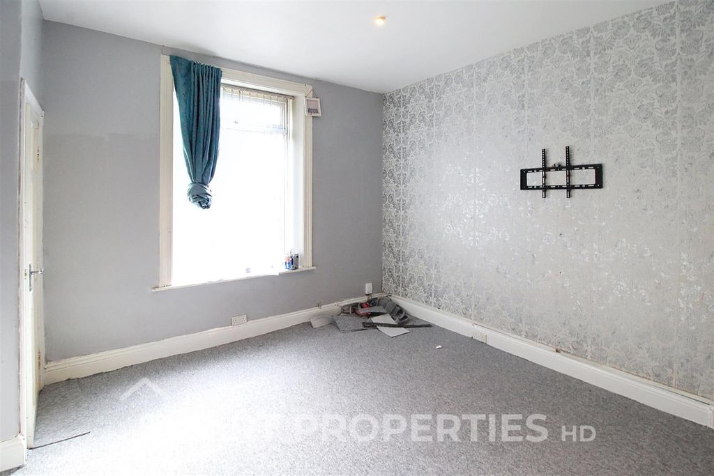 Property photo 2 of 11 Living