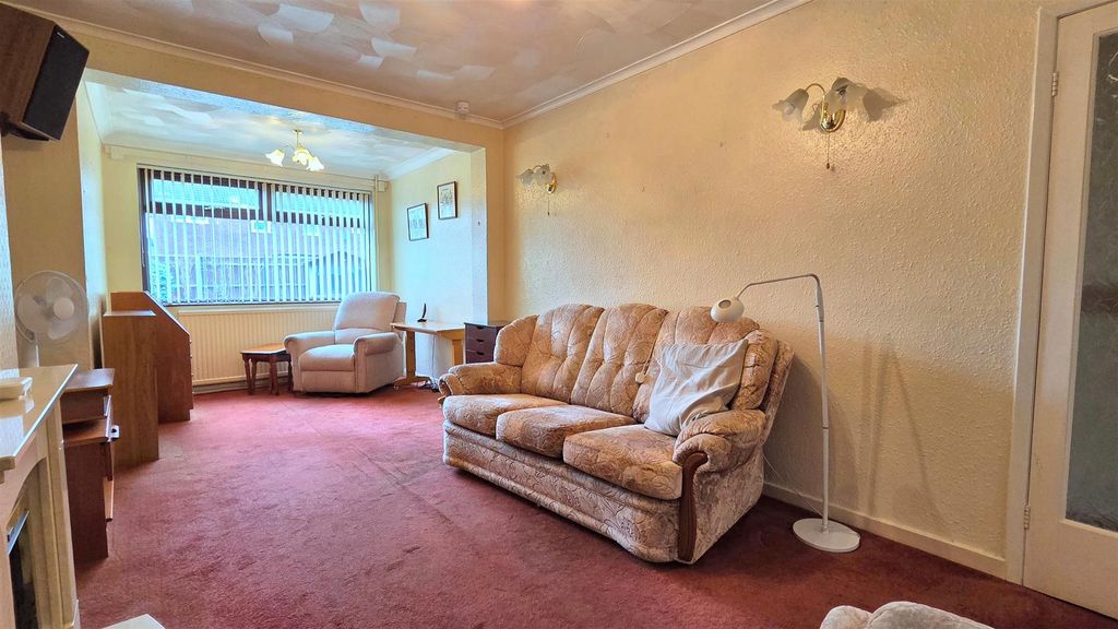 Property photo 2 of 13 Lounge